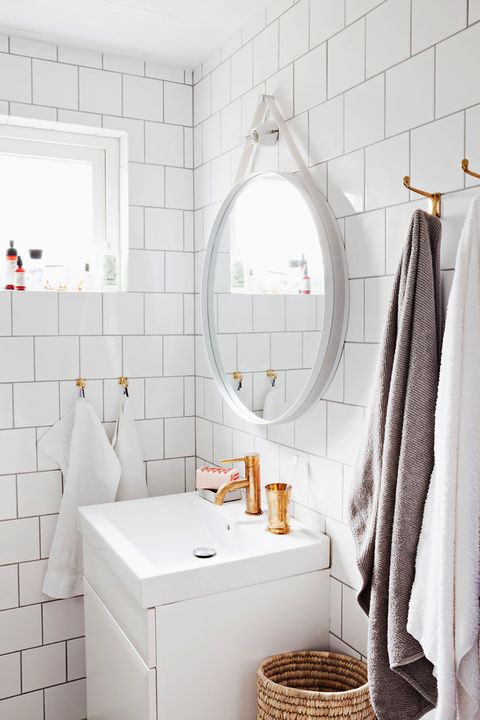 small bathroom storage ideas - hooks